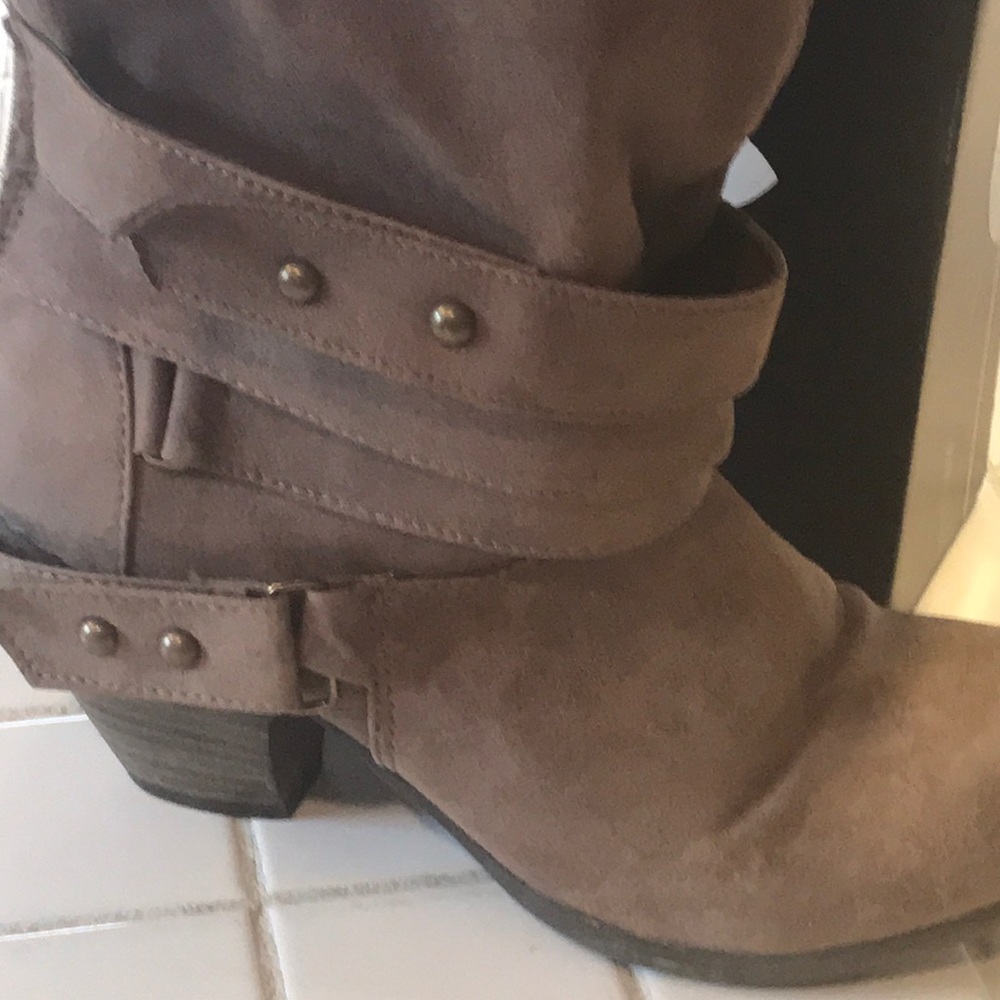 Boots - Picture 2 of 3